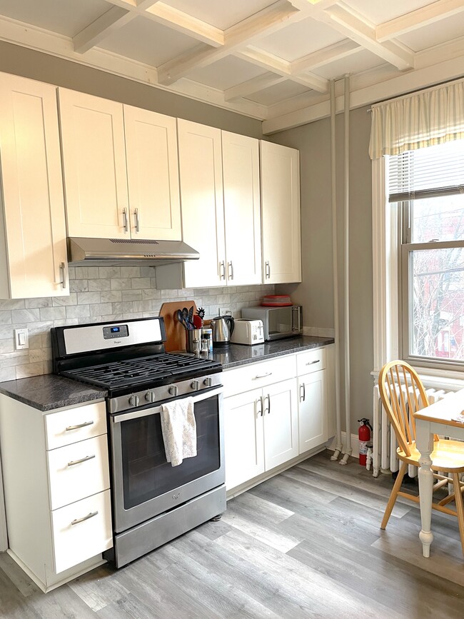 749 N 25th St, Unit Floor #2 in Philadelphia, PA - Foto de edificio - Building Photo