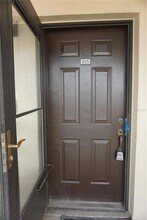 103 1st St E, Unit 205 in Tierra Verde, FL - Foto de edificio - Building Photo