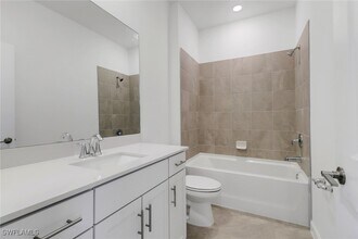 19600 Hinkley Dr in Estero, FL - Foto de edificio - Building Photo