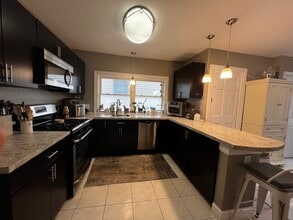 81 Morton Ave, Unit 2 in Medford, MA - Foto de edificio - Building Photo