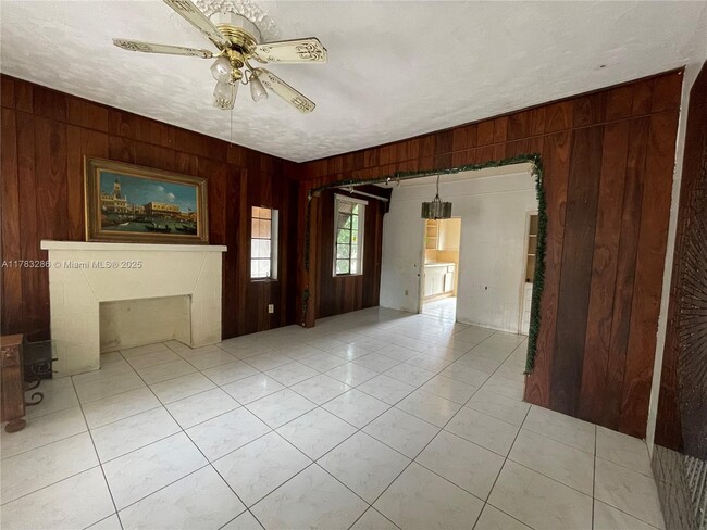 937 NW 46th St in Miami, FL - Foto de edificio - Building Photo