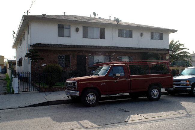 11002 S Grevillea Ave in Inglewood, CA - Building Photo - Building Photo