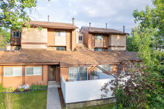 2520 Palliser Dr SW in Calgary, AB - Building Photo - Building Photo