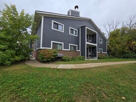 4521 S Ahmedi Ave, Unit 15 in St. Francis, WI - Building Photo