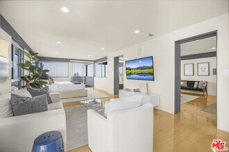 9892 Beverly Grove Dr in Beverly Hills, CA - Building Photo - Building Photo