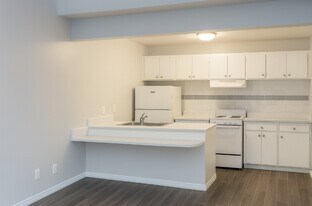 5470 Military Dr W in San Antonio, TX - Building Photo