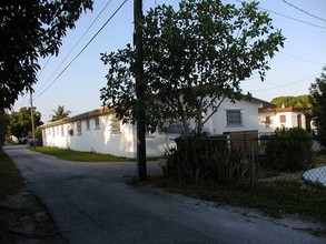 1915 Fletcher St in Hollywood, FL - Building Photo - Other