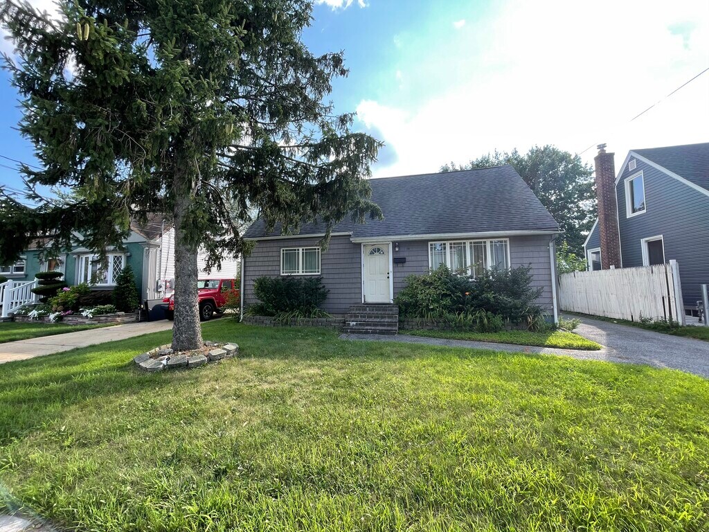 74 Cunningham Ave Rentals in Uniondale, NY