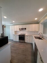1091 E Monticello Cir in Fresno, CA - Foto de edificio - Building Photo