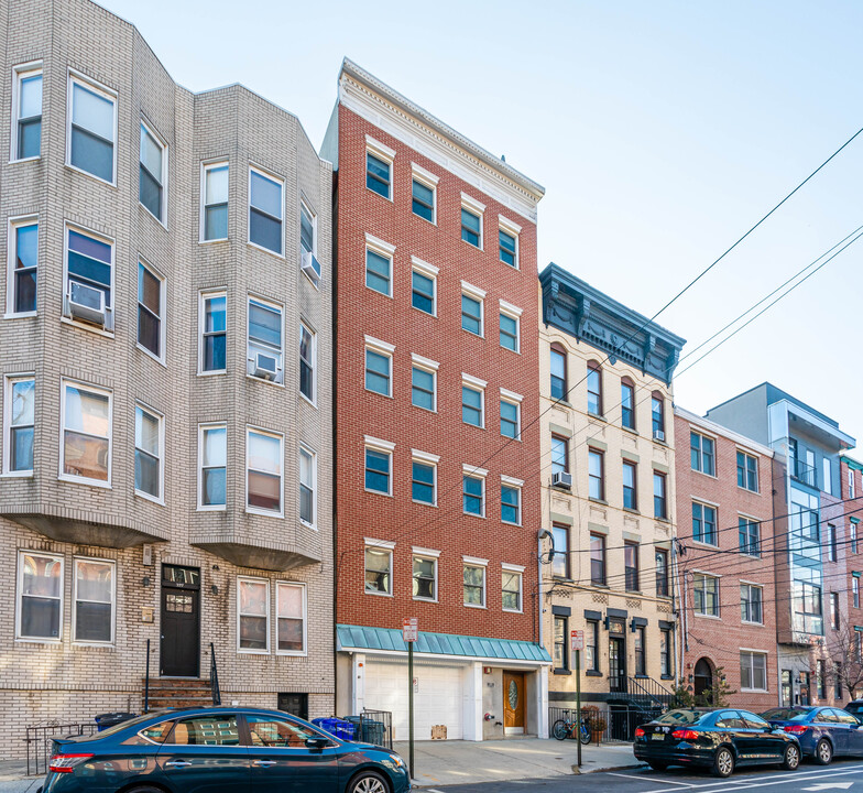 325 Monroe St in Hoboken, NJ - Foto de edificio