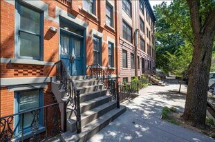 226 1st St in Jersey City, NJ - Building Photo