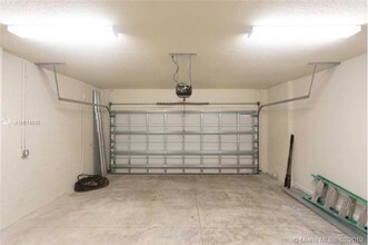 4401 Large Leaf Ln in Hollywood, FL - Building Photo - Building Photo