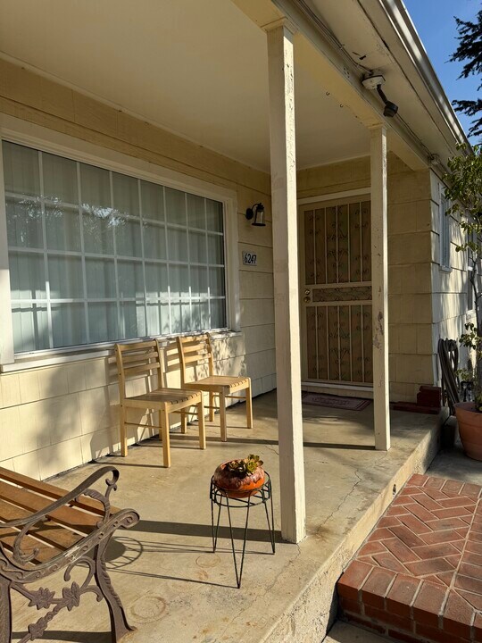 6247 Oak Crest Way, Unit HLP#1 in Los Angeles, CA - Building Photo