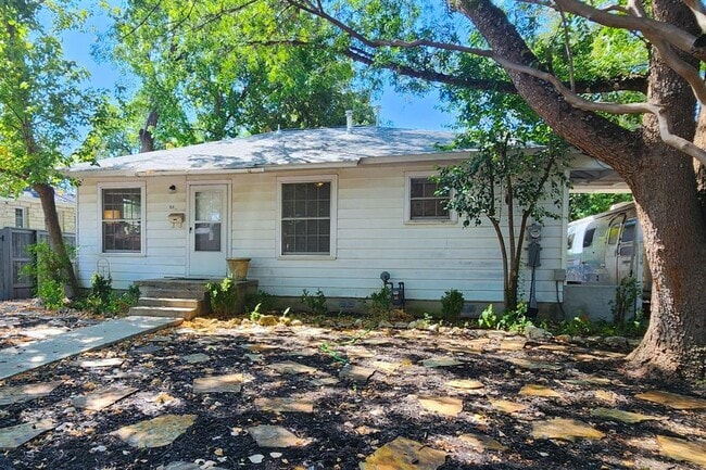 1511 Alguno Rd in Austin, TX - Building Photo - Building Photo