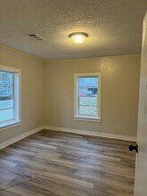 135 W 10th St in Pontotoc, MS - Building Photo - Building Photo