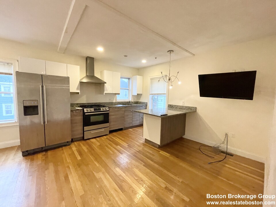 128 Hillside St, Unit 2 in Boston, MA - Foto de edificio