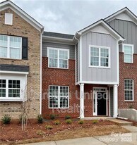 1017 Beatty Wds Dr in Belmont, NC - Building Photo