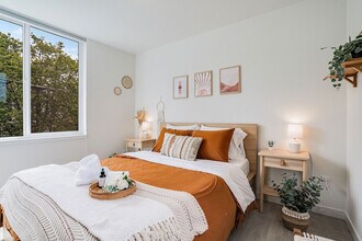 1414 E Howell St in Seattle, WA - Foto de edificio - Building Photo