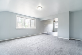 4905 Biddulph Ave in Cleveland, OH - Building Photo - Building Photo