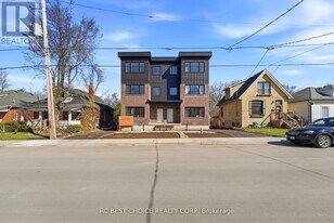 108 Briscoe St E in London, ON - Building Photo