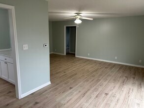 2604 W Riggin Rd in Muncie, IN - Foto de edificio - Building Photo