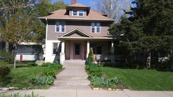 2537 Pillsbury Ave S, Unit Upper in Minneapolis, MN - Building Photo