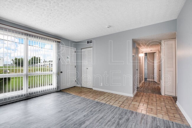 4508 E Indian Trail in Louisville, KY - Building Photo - Building Photo