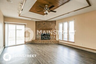2425 E Hills Dr in Moore, OK - Building Photo - Building Photo