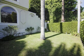 1123-1127 Larrabee St in West Hollywood, CA - Building Photo - Building Photo
