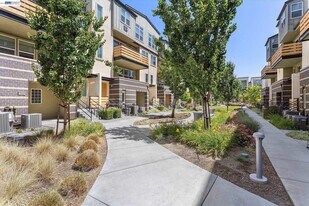 2071 Mahuron Cir in San Jose, CA - Building Photo