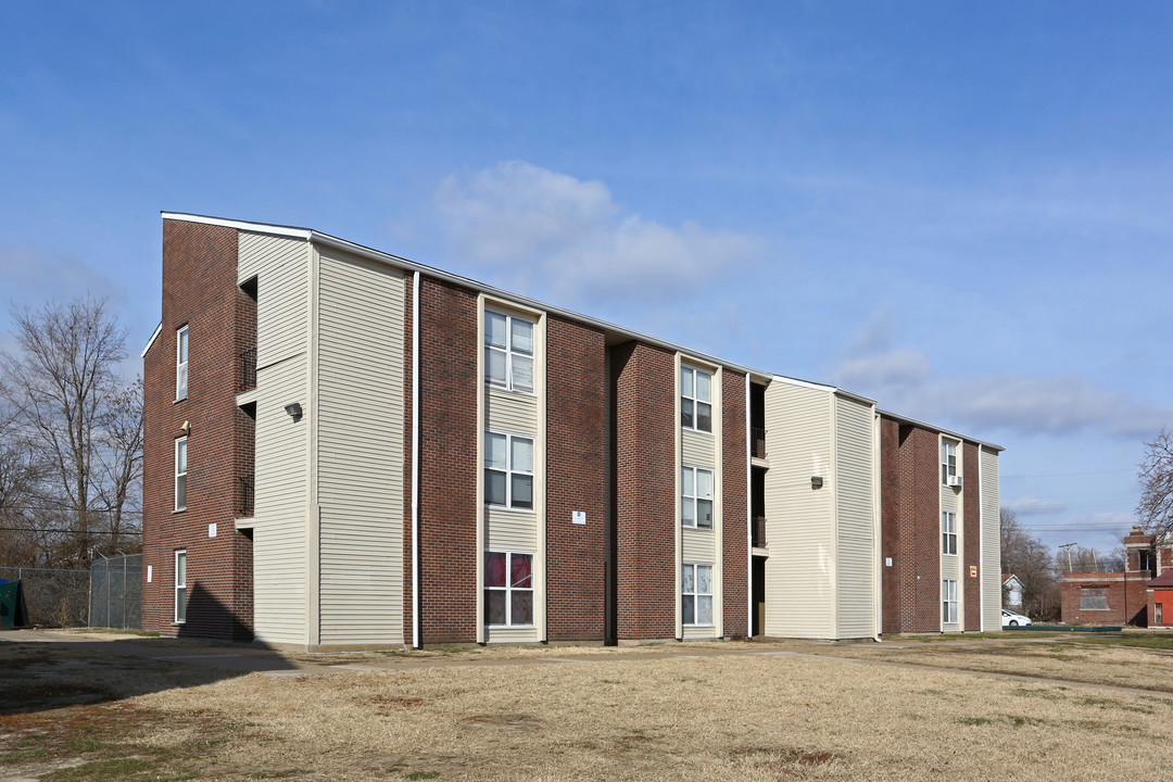 Alpha Plaza Apartments in East St. Louis, IL - Building Photo