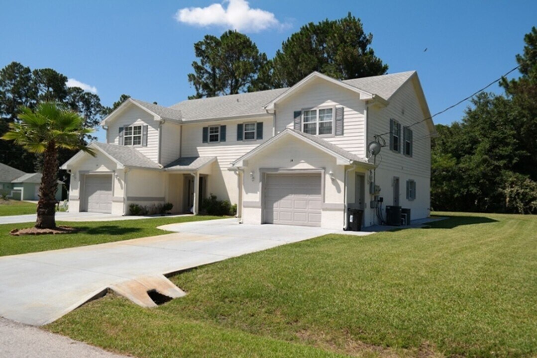 1 Bunker Knolls Ln in Palm Coast, FL - Building Photo