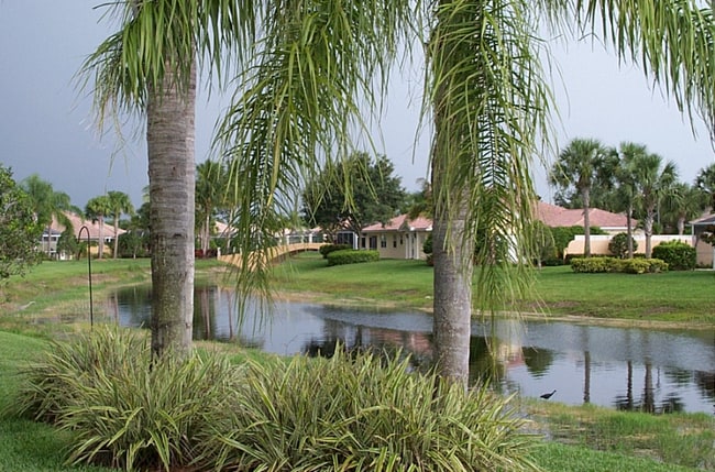 7606 Rozzini Ln in Naples, FL - Foto de edificio - Building Photo