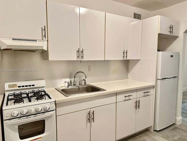 501 NW 30th St in Miami, FL - Building Photo - Building Photo