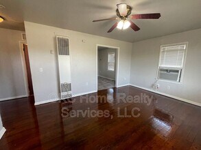 137 SE 1st St in Moore, OK - Building Photo - Building Photo