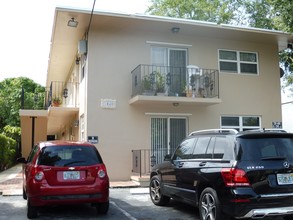1028 SW 2nd St in Miami, FL - Foto de edificio - Building Photo