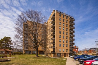 Simcoe in Kingston, ON - Building Photo - Building Photo