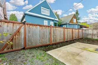 927 S Cushman Ave in Tacoma, WA - Building Photo - Building Photo