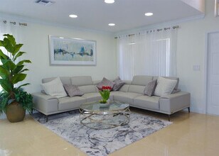 6125 NW 40th St in Coral Springs, FL - Building Photo - Building Photo