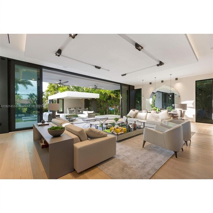 2456 Prairie Ave in Miami Beach, FL - Building Photo