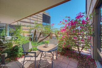 7157 E Rancho Vista Dr in Scottsdale, AZ - Building Photo - Building Photo