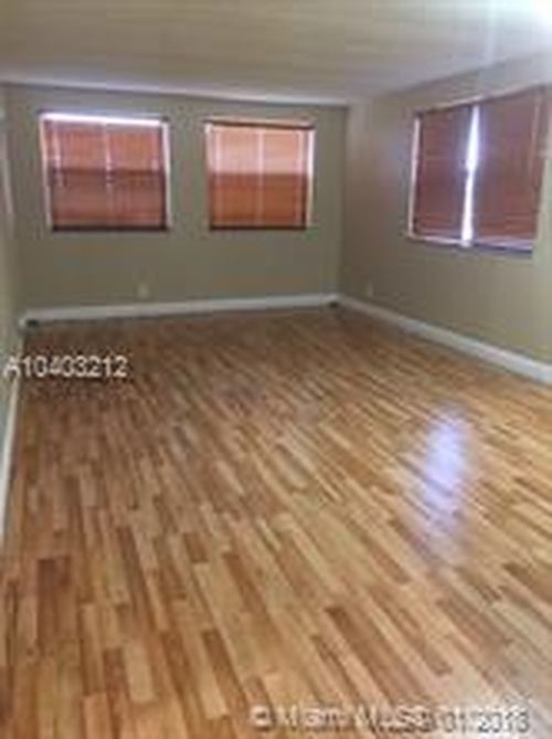 8120 Geneva Ct-Unit -Unit  550 in Doral, FL - Building Photo - Building Photo