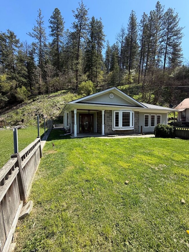 411 Berry Ave in Orofino, ID - Building Photo - Building Photo