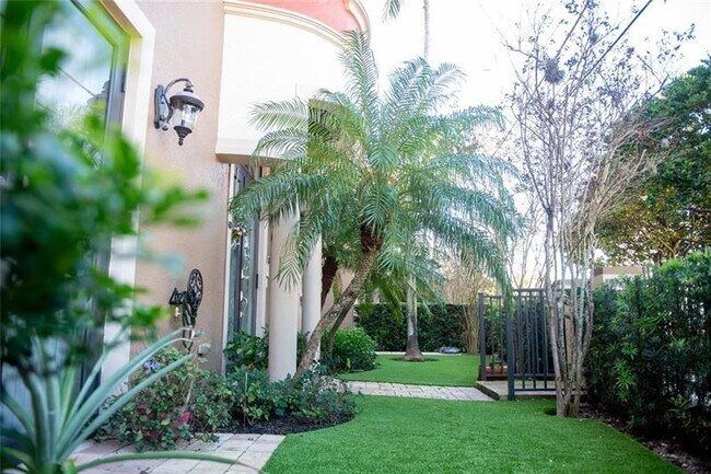 2260 SE 7th St in Pompano Beach, FL - Building Photo - Building Photo