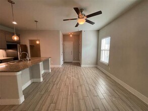 8037 Arbor Ave in Fort Worth, TX - Foto de edificio - Building Photo