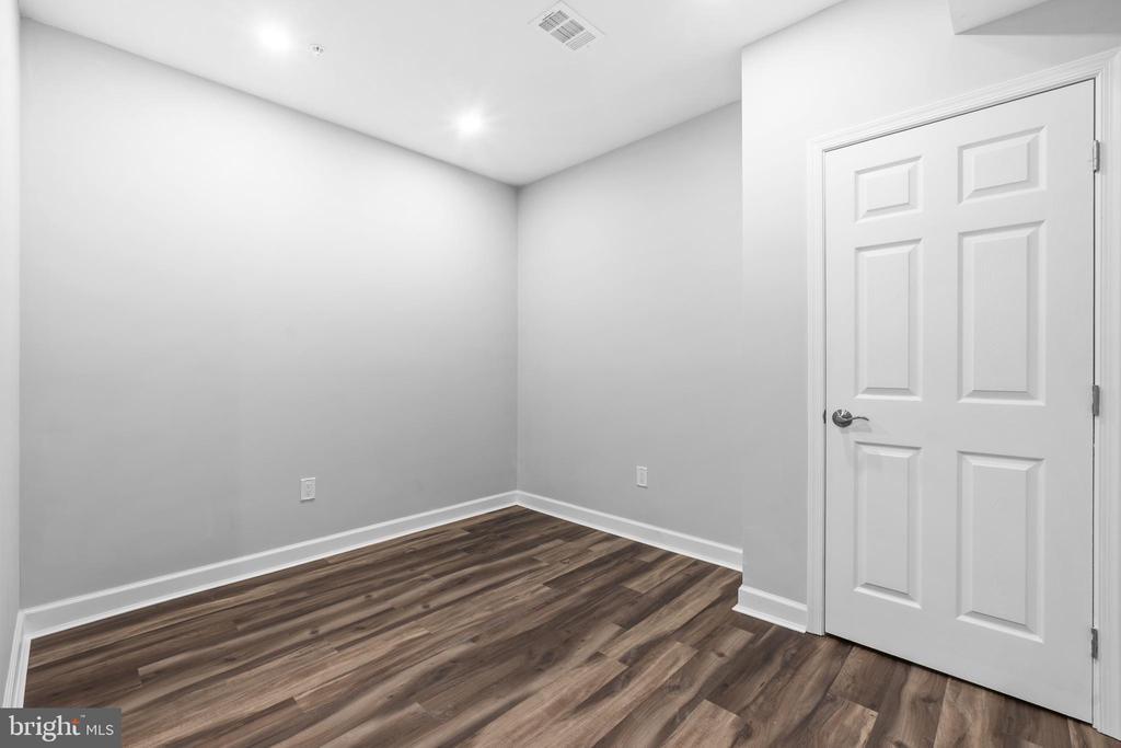 6108 Hunt Weber Dr in Clinton, MD - Building Photo