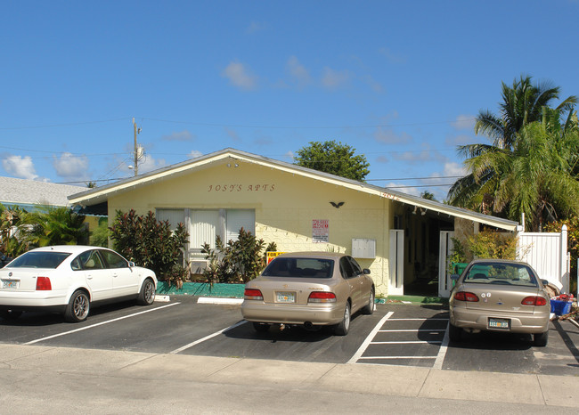 Josy's Apartments in Lauderdale-by-the-Sea, FL - Building Photo - Building Photo