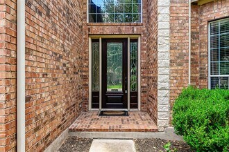 2012 Ebbsfleet Dr in Cedar Park, TX - Foto de edificio - Building Photo