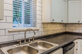 The Residence in Memphis, TN - Building Photo - Interior Photo