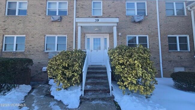 property at 39 Manchester Ct